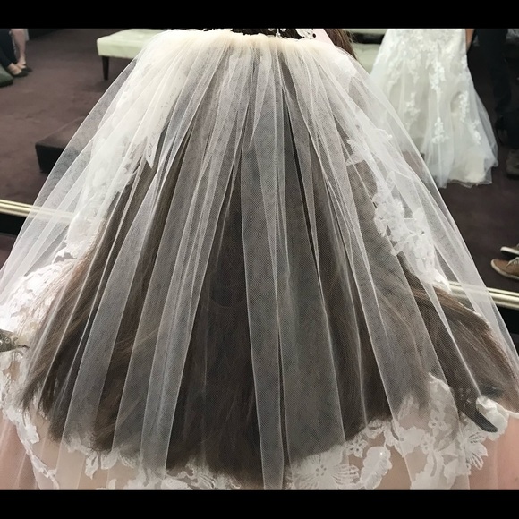 Wedding Dress - Picture 4 of 6